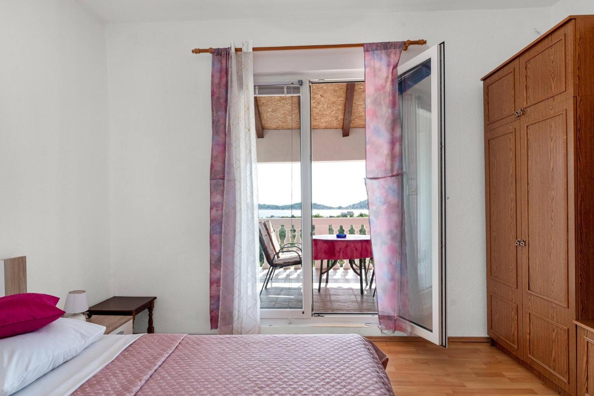 Apartment Lara Tribunj  Luaran gambar